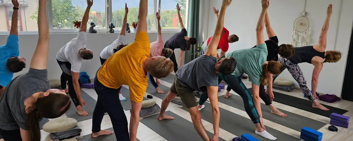Anfänger- und Fortgeschrittenen-Yogagruppen