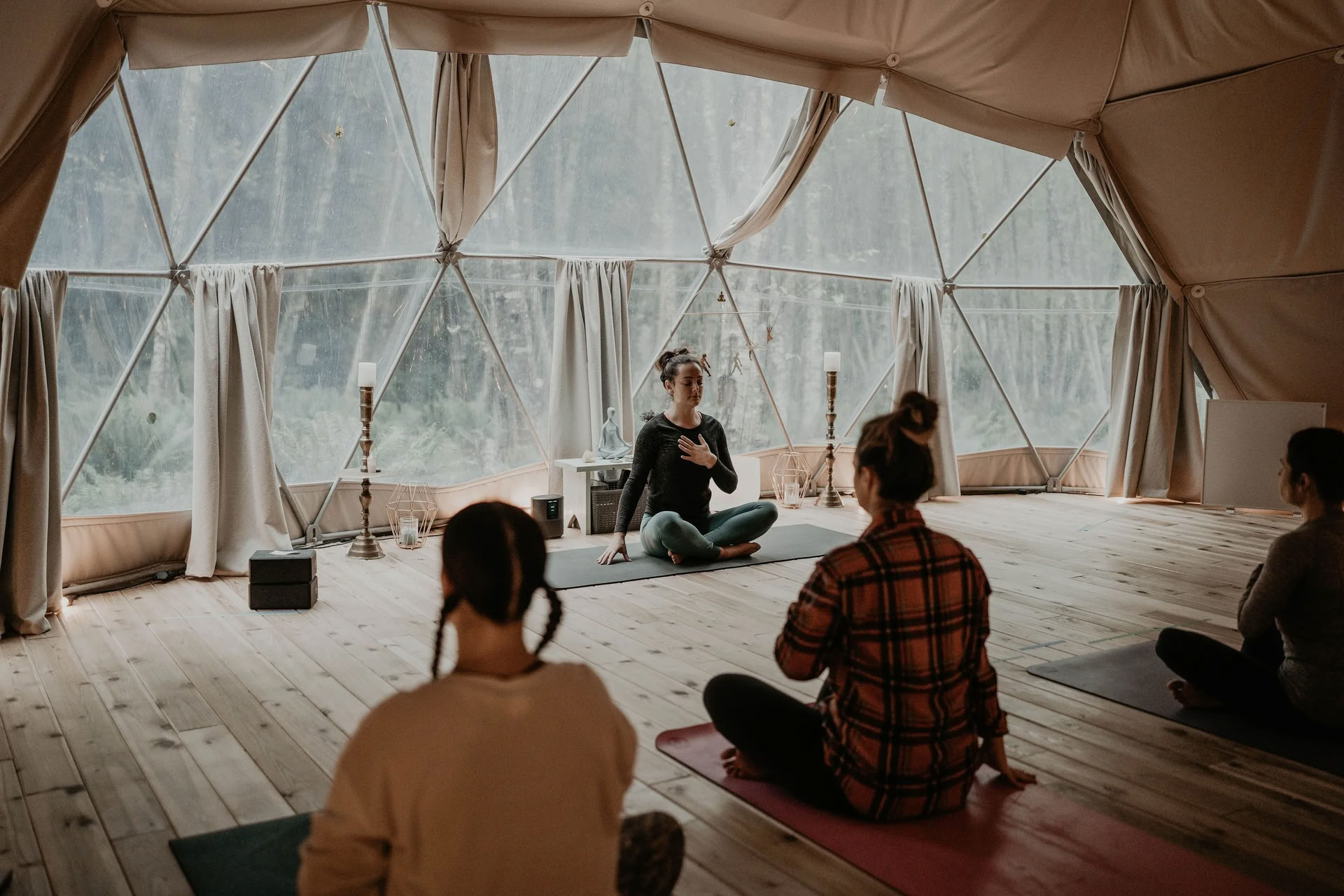 Touching The Bruise: Ein Trauer-Retreat mit Chloe Hunter + Andrea Clark | Nectar Yoga