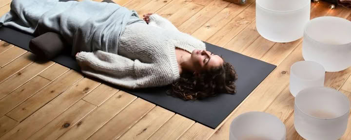 Herbst-Tagundnachtgleiche Yin + Klangbad mit Kristallklangschalen | Nectar Yoga