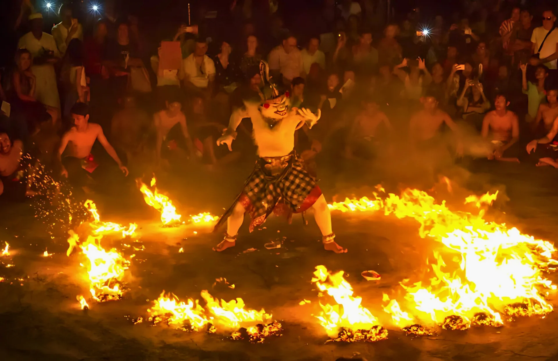 Feuertanz im Tempel