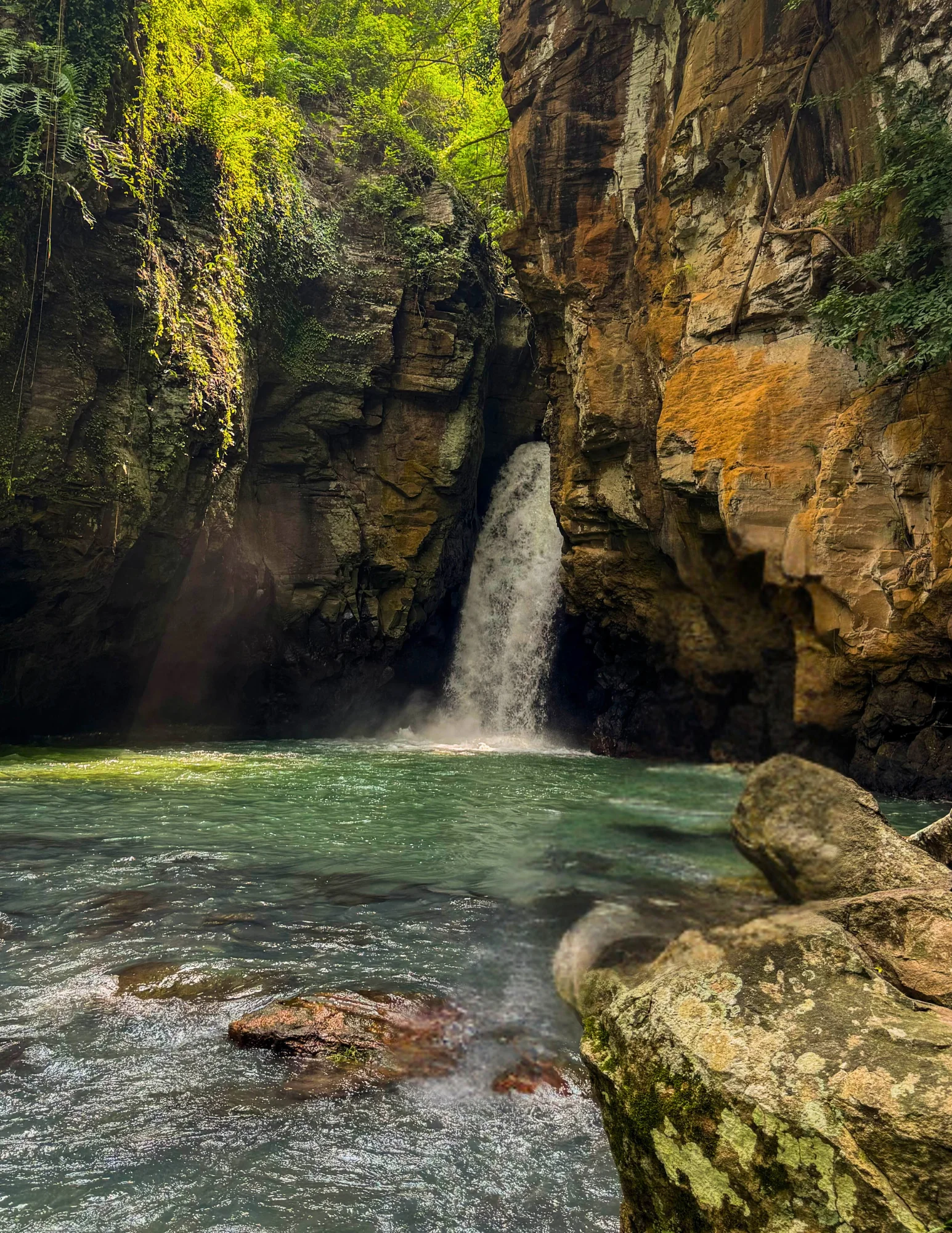 ZEN TREKKING UND WASSERFALLENTDECKUNG