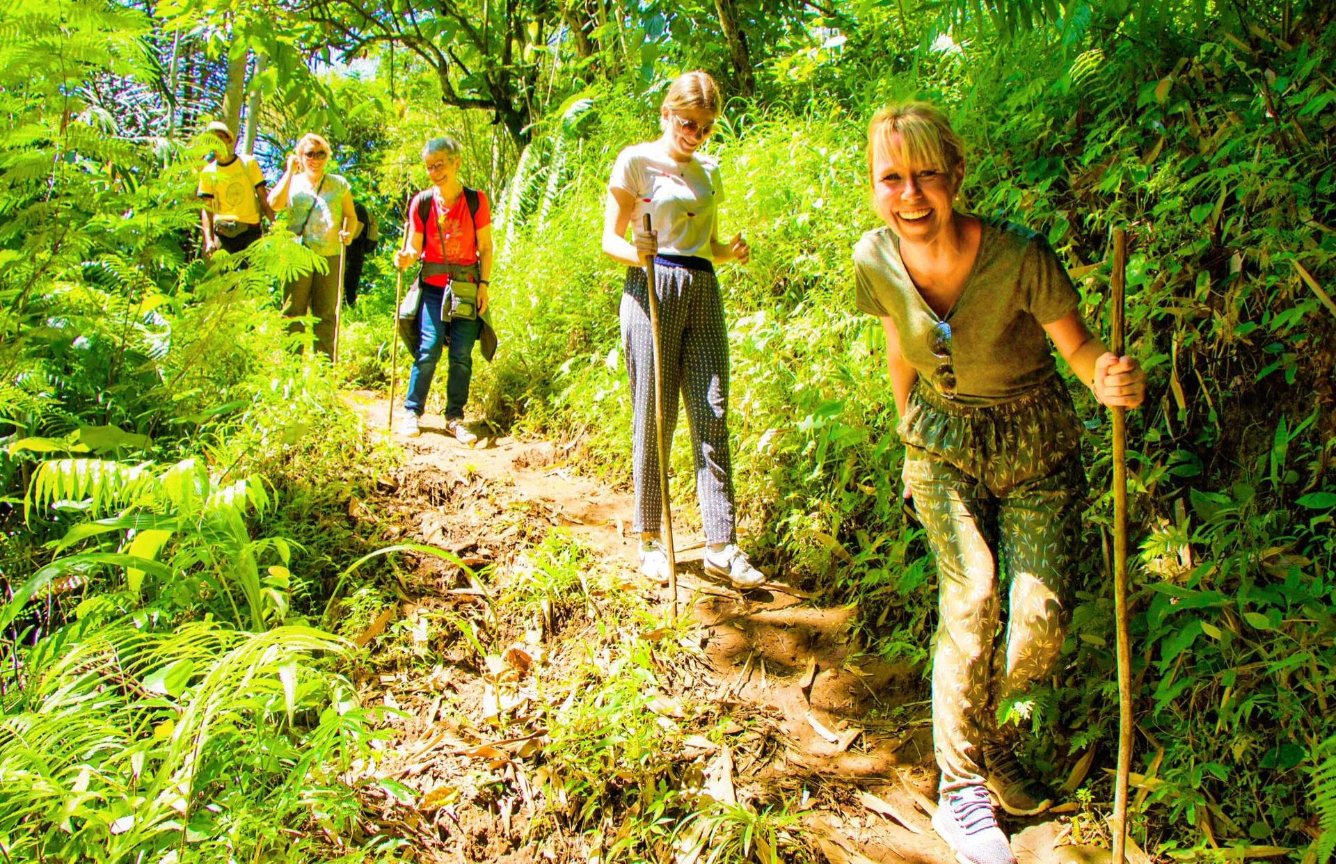 ZEN TREKKING UND WASSERFALLENTDECKUNG
