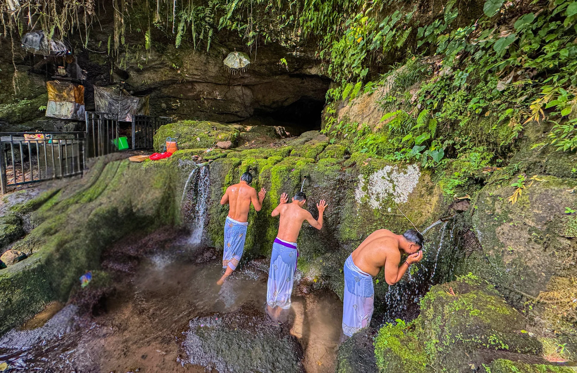 WASSERSEGEN IN DEN AHNENRUINEN