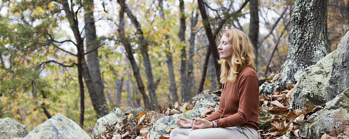 Whispernde Blätter: Ein herbstliches stilles Yoga- & Meditationsretreat