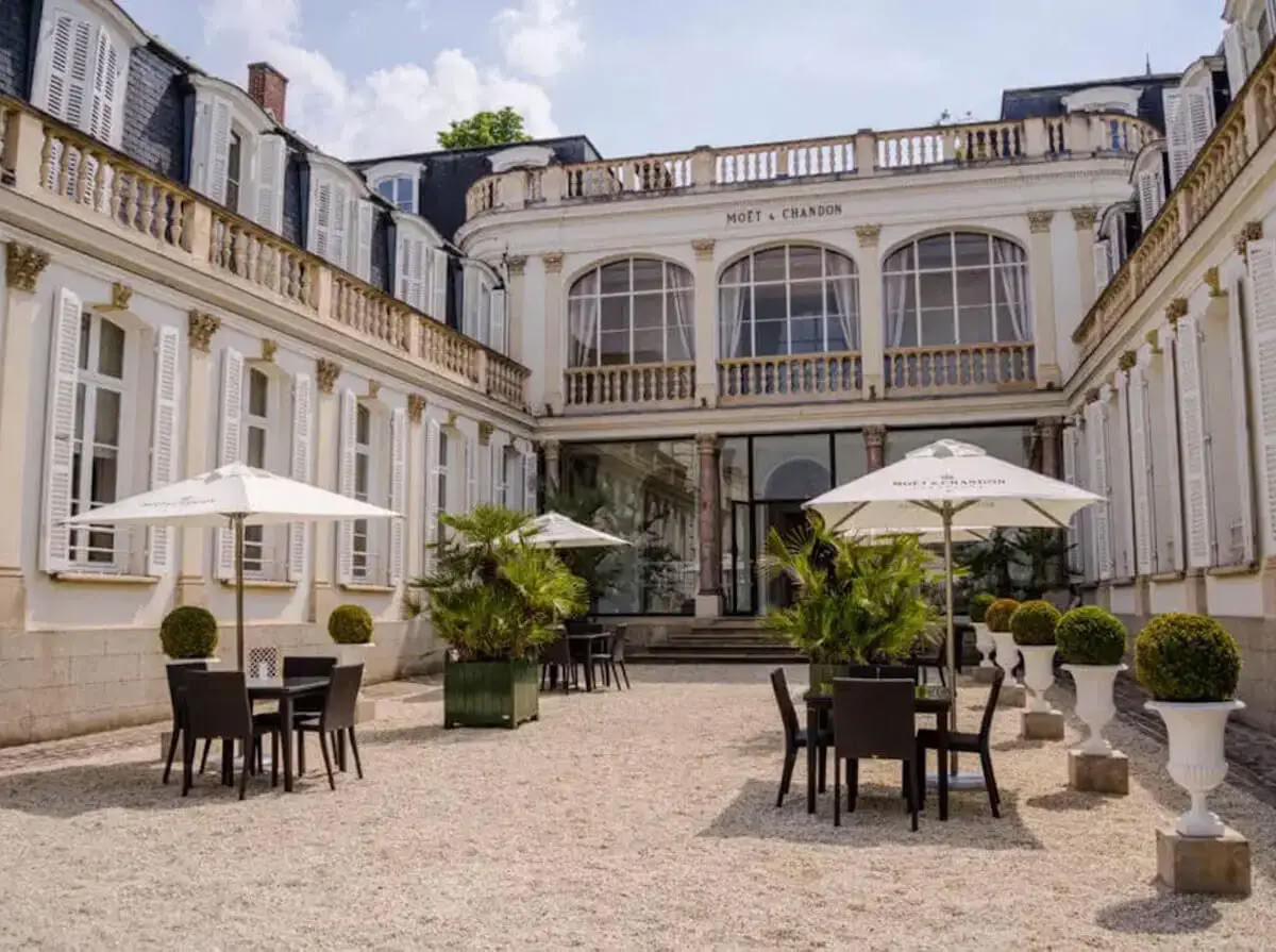Champagner & Seele: Frauen-Yoga + Champagner-Retreat (Reims, Frankreich)