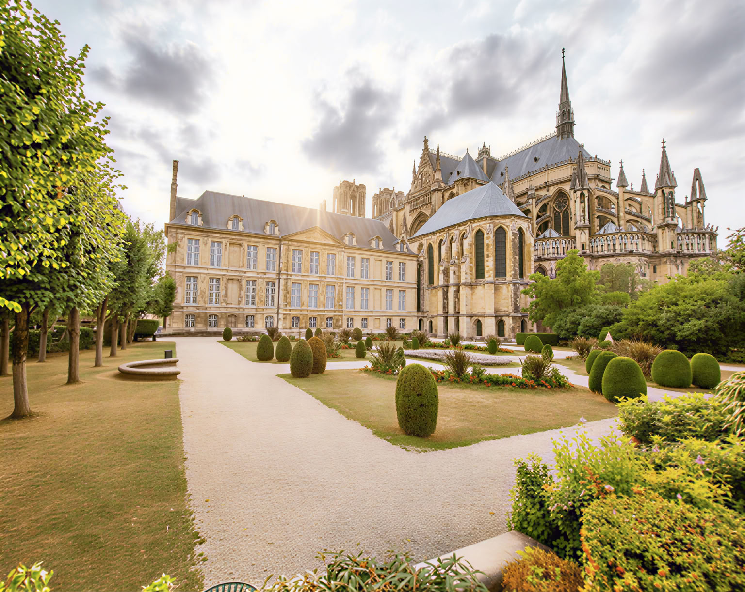 Champagner & Seele: Frauen-Yoga + Champagner-Retreat (Reims, Frankreich)