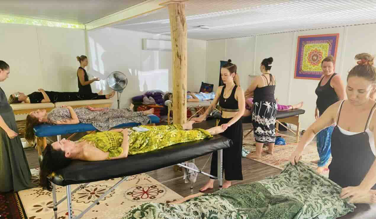 Lava-Shell-Massage-Training