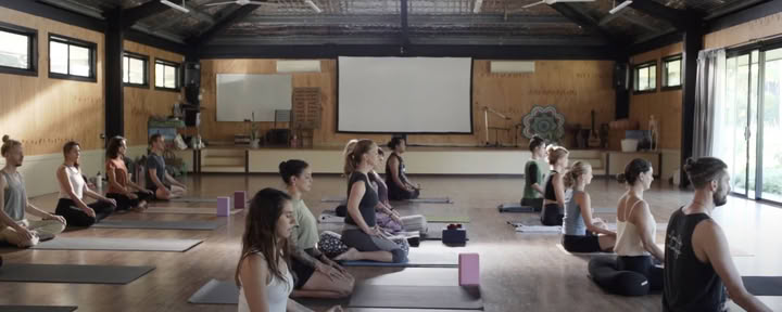 200-Stunden-Yoga-Lehrerausbildungs-Immersions-Retreat