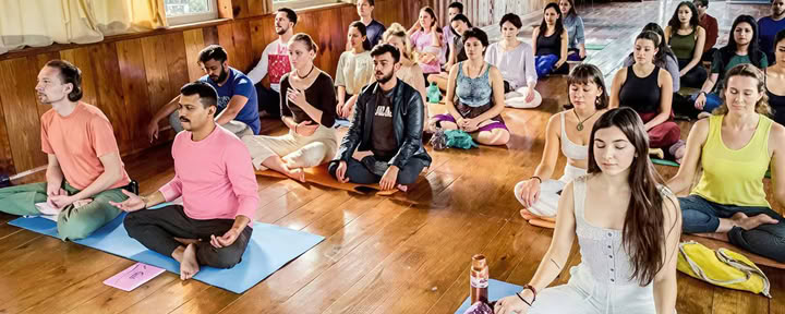 200-Stunden-Yoga-Lehrerausbildung in Rishikesh, Indien – Januar 2026