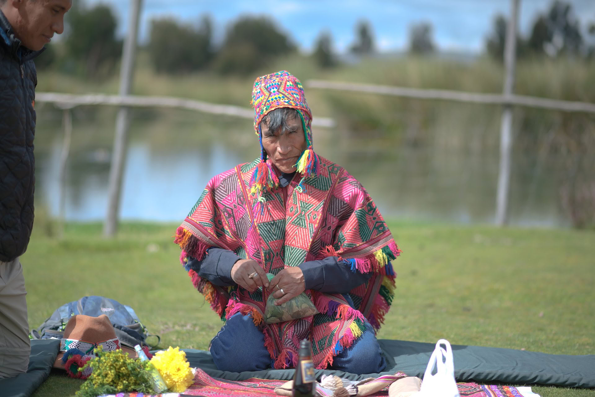 Spirituelle Coca-Blatt-Orakel-Lesung mit schamanischem Heiler aus den Anden