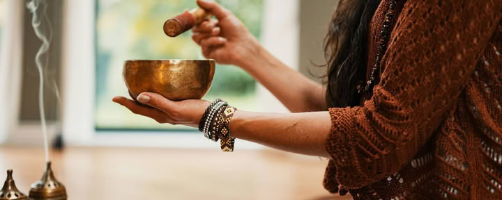 Ein immersives Yoga- & Klangbad-Erlebnis