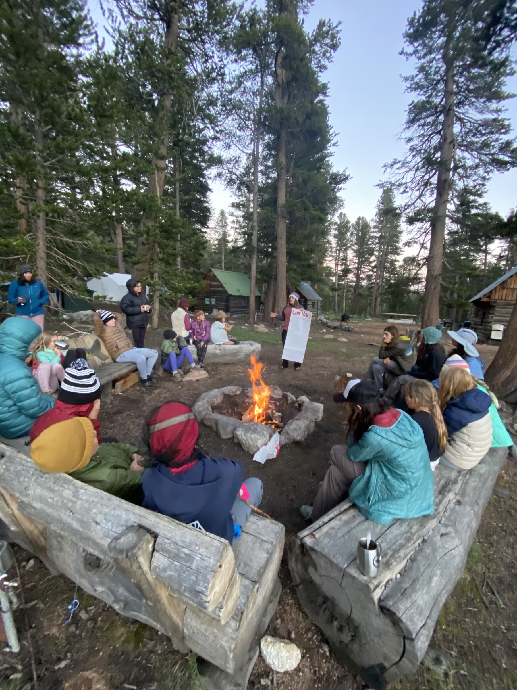 Jugendliche engagiert in transformativer Erkundung: 6-tägiges Wildnis-Camp-Out