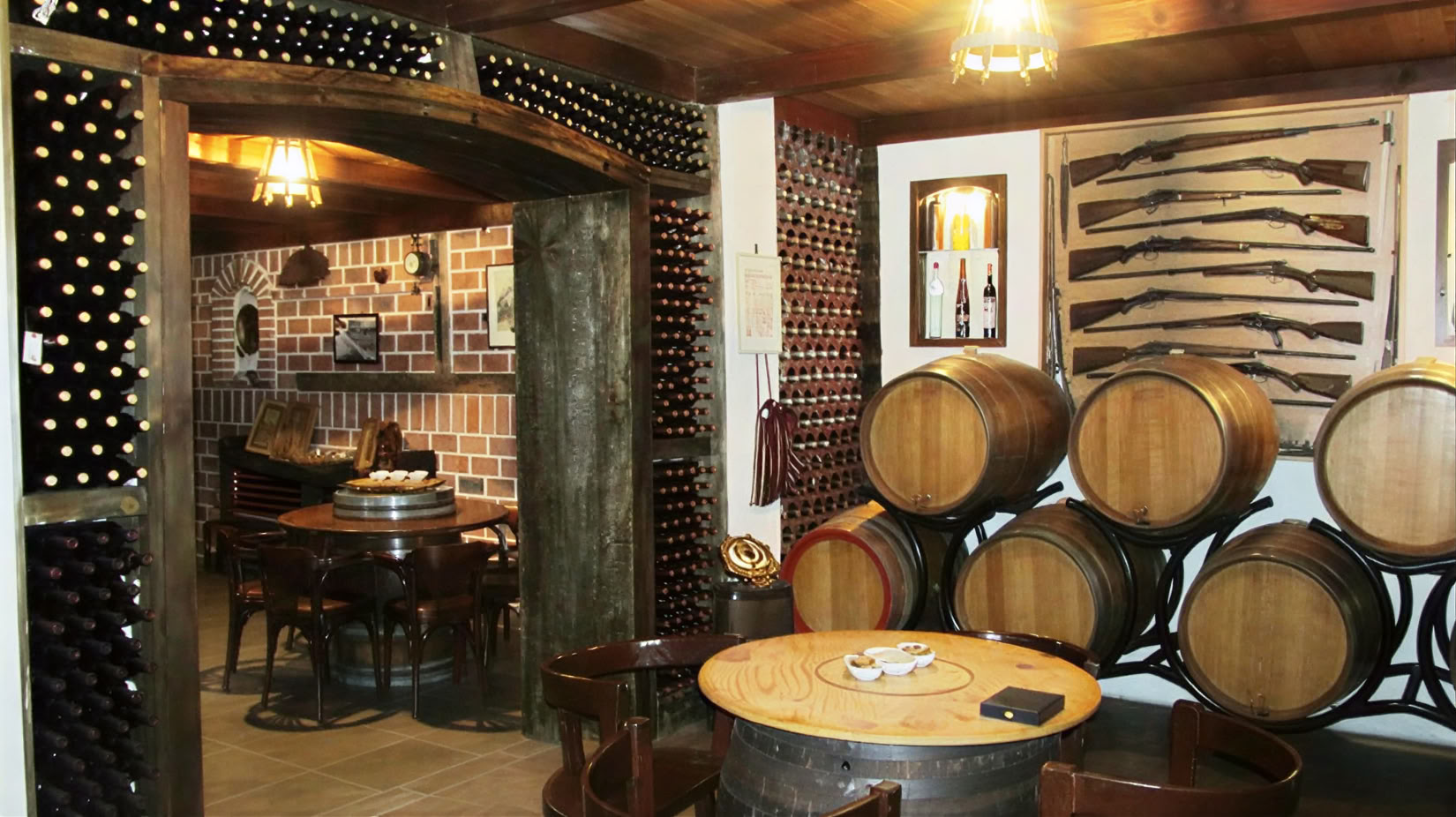 Traditionelle und moderne gemischte Weintour