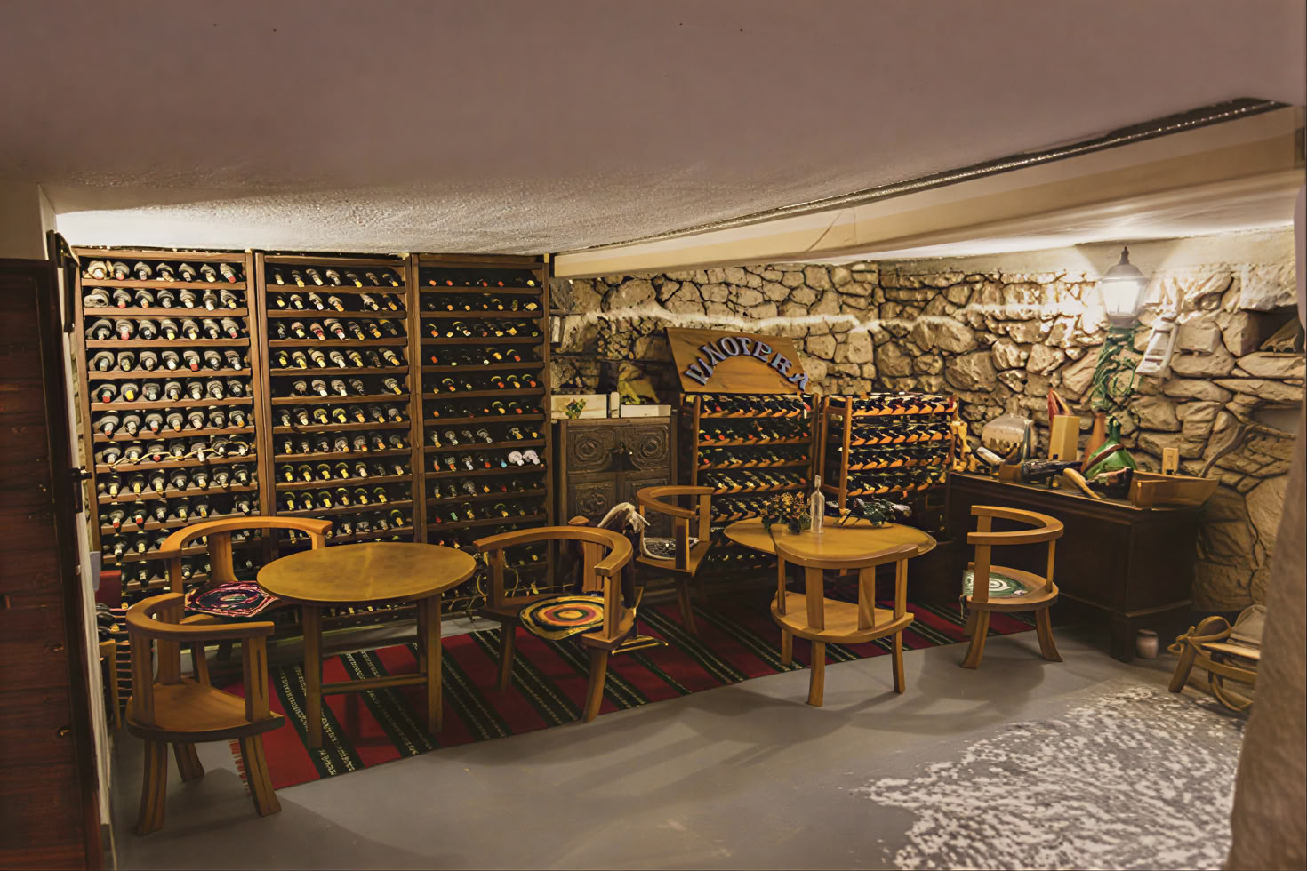 Traditionelle und moderne gemischte Weintour