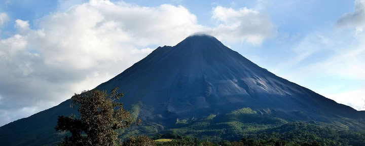 Arenal-Vulkan mit heißen Quellen