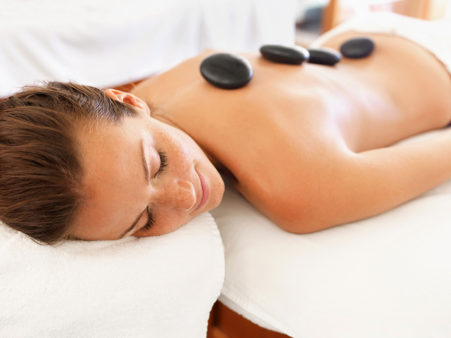 HOT-STONE-MASSAGE
