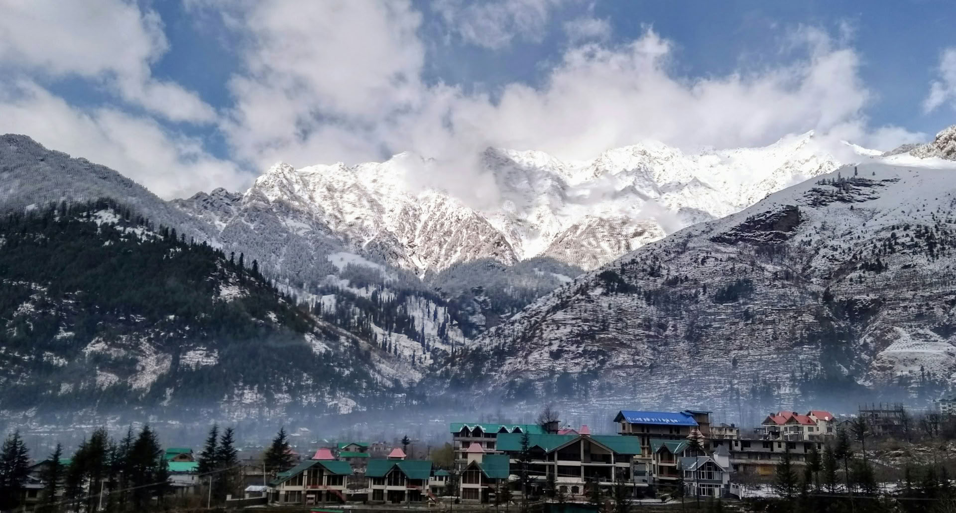 Waldpfade zu Versteckten Weilern: Sojha, Tirthan & Sonaugi Himalayan Retreat