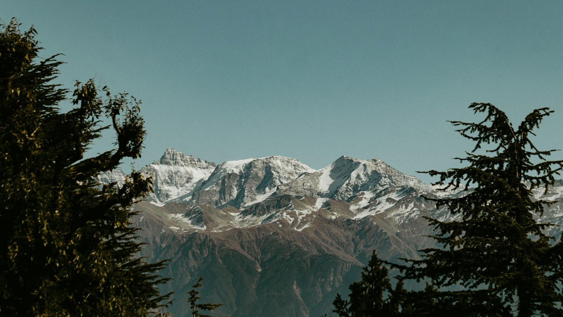 Pine Hills zu River Kingdoms: Dalhousie, Khajjiar & Chamba Heritage Trail