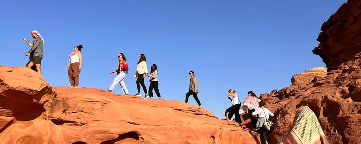 Kamel-Trekking im Wadi Rum in Jordanien: Eine Reise durch die Zeit
