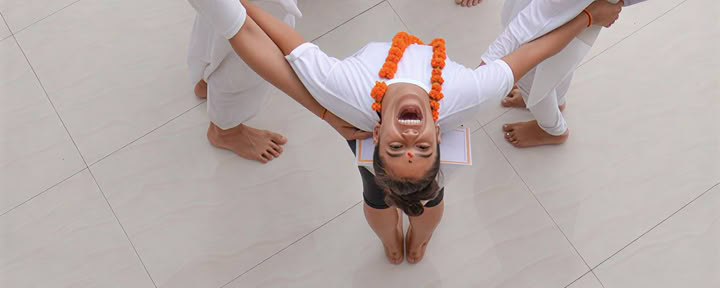 200 Stunden Hatha Ashtanga Vinyasa Yoga Lehrer:innen-Ausbildung in Rishikesh