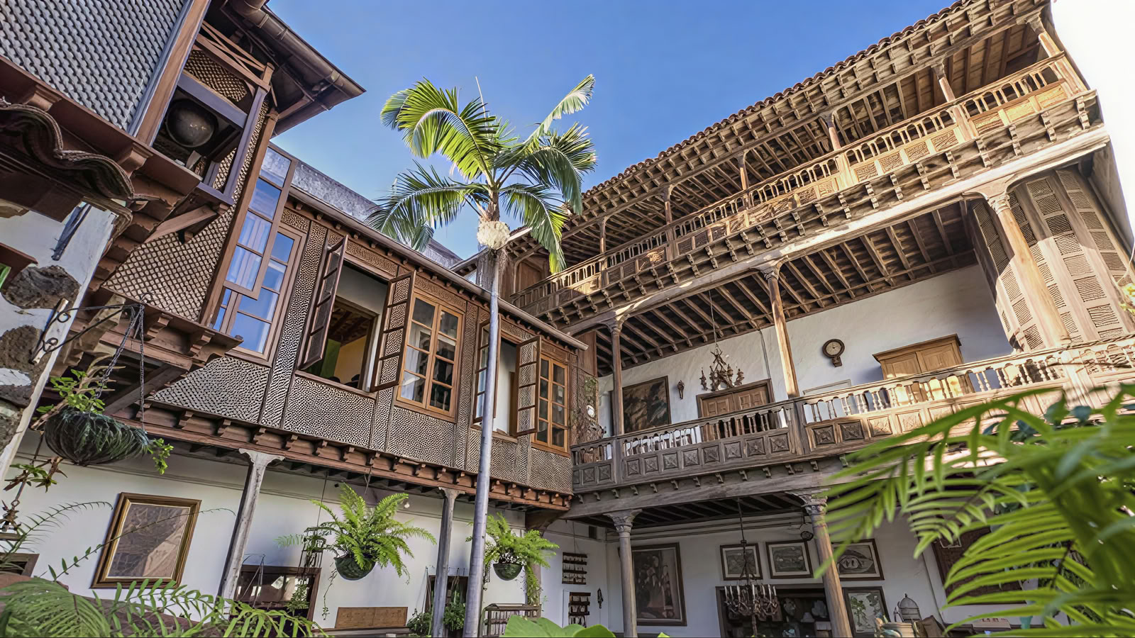 Typische Balkon Canary House Tour + Spezialisierte Gesichtsbehandlung oder Ayurveda-Massage