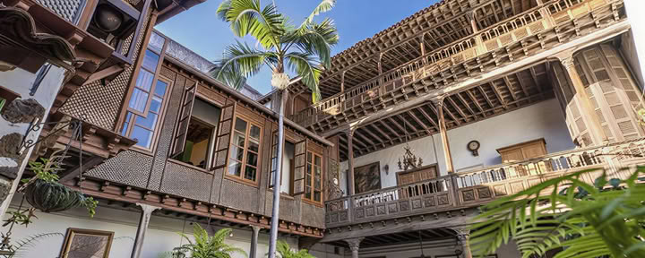Typische Balkon Canary House Tour + Spezialisierte Gesichtsbehandlung oder Ayurveda-Massage