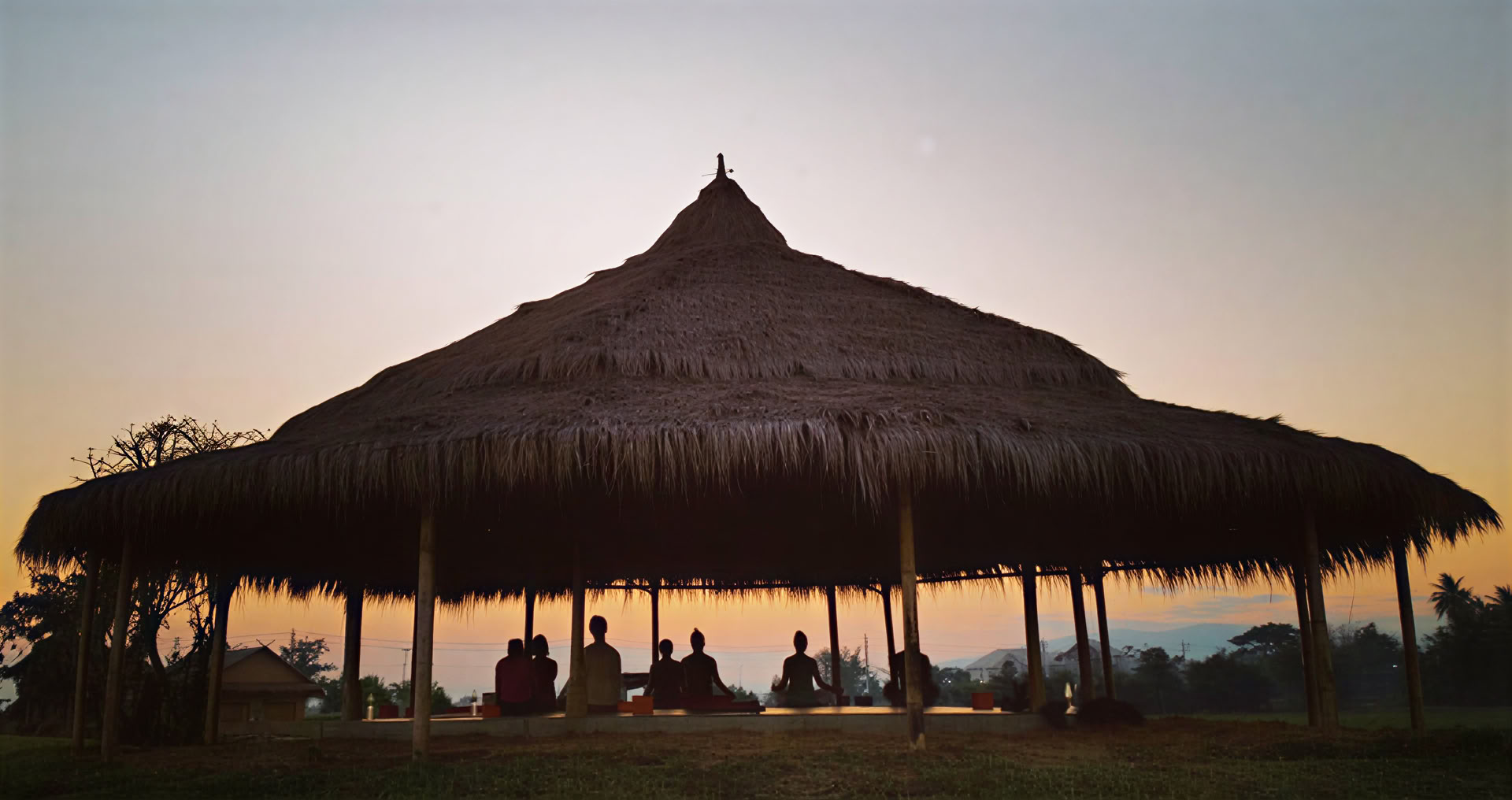 Mala Dhara Outdoor-Yoga-Shala Sonnenuntergang