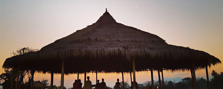 Mala Dhara Outdoor-Yoga-Shala Sonnenuntergang