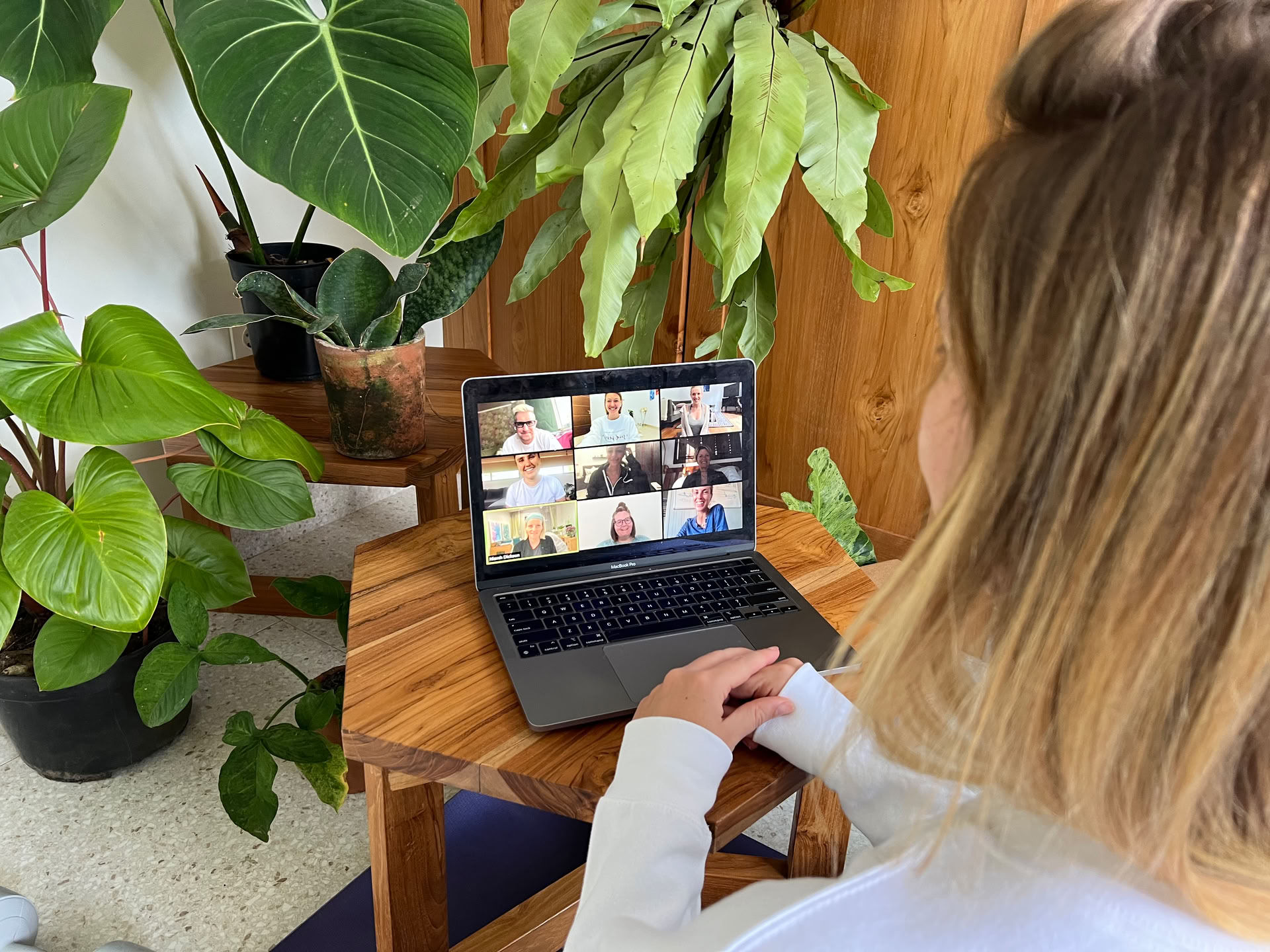 Hybrid 200-Stunden Yoga-Lehrer-Ausbildung