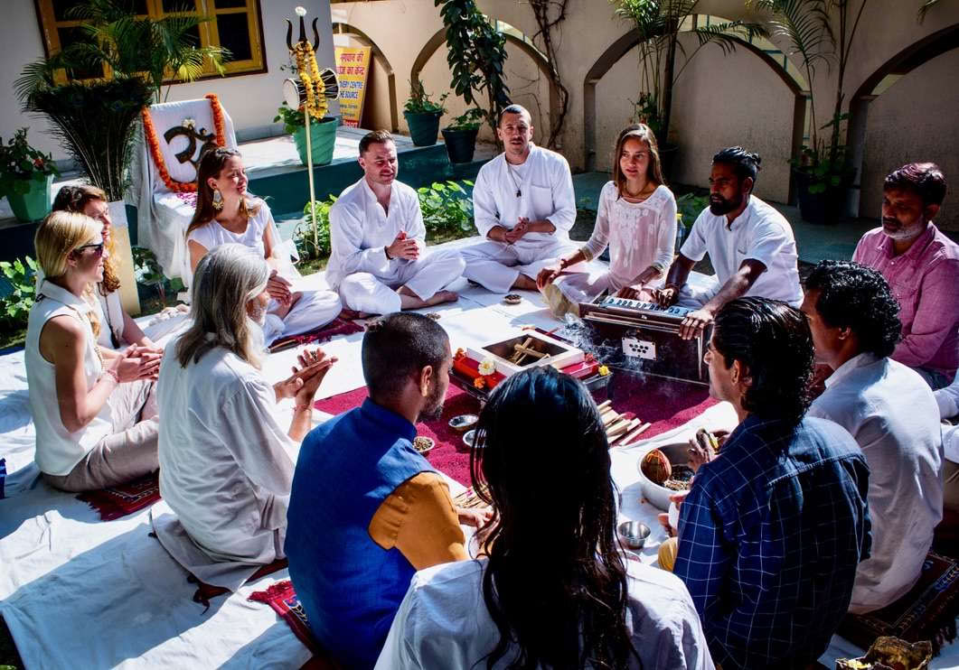 300 Stunden Hatha-Yoga-Lehrertraining in Rishikesh, Indien – 01. Sep. – 19. Okt.