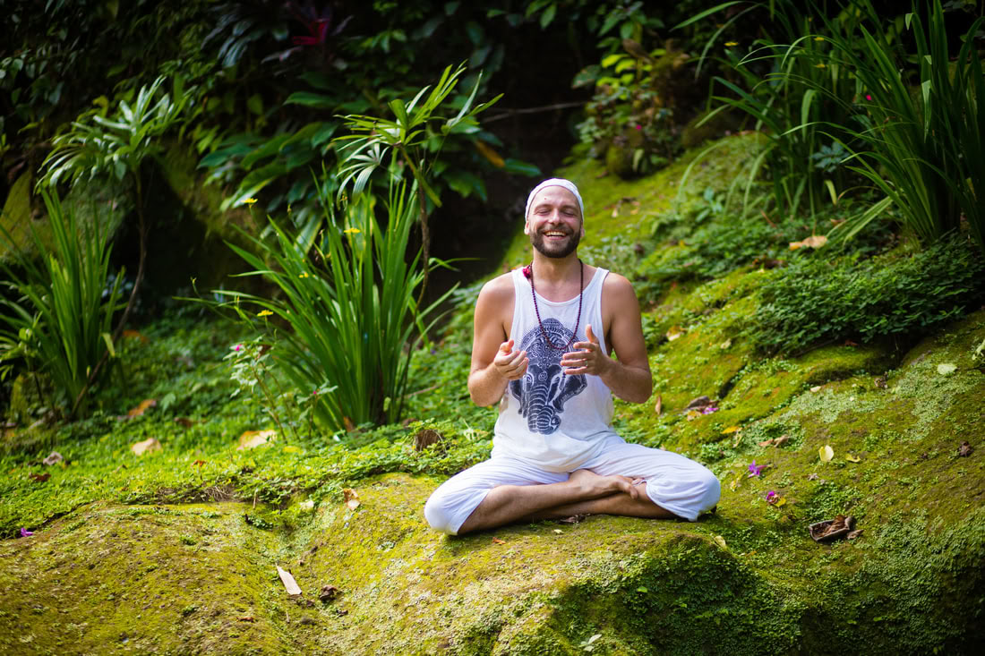 Kundalini Yoga Grundausbildung 200-Stunden-Yogalehrertraining
