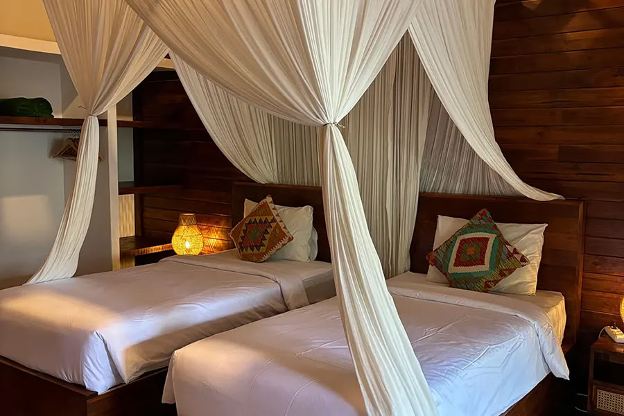 Elements 300-Stunden Yoga-Lehrer-Ausbildung
