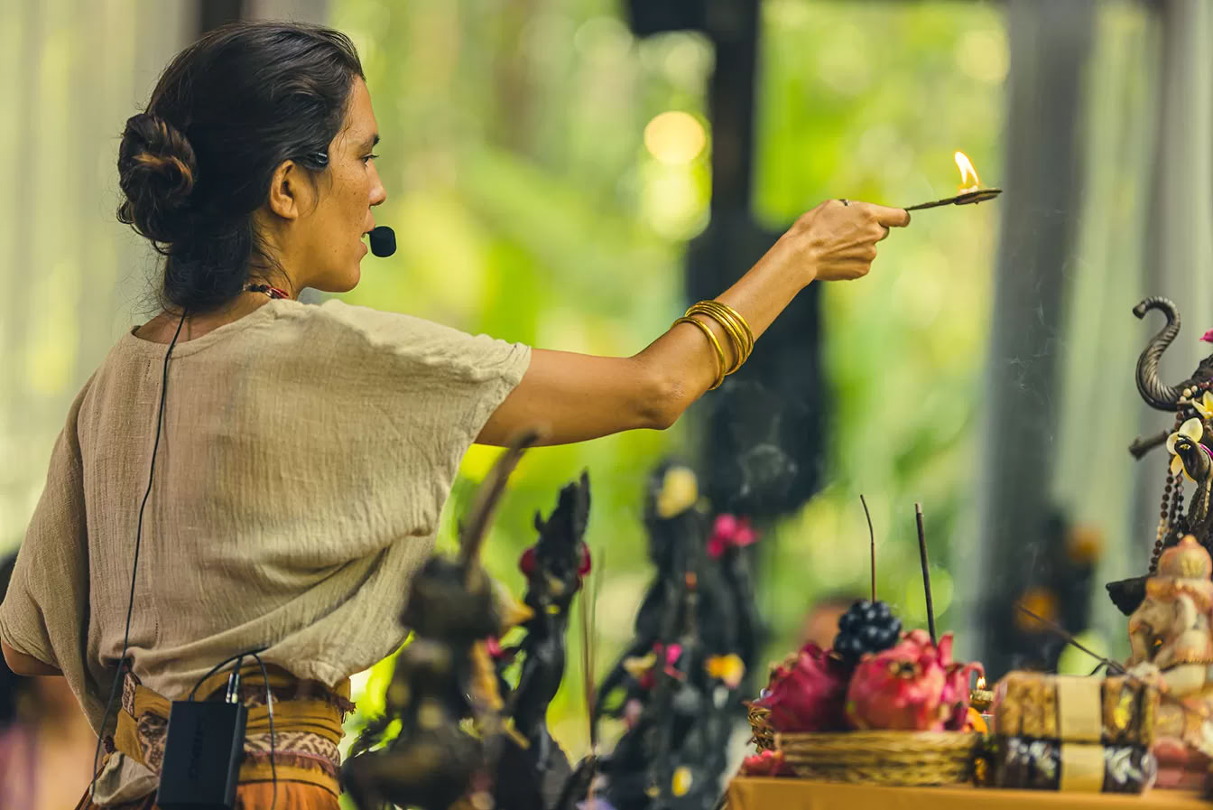 Elements 300-Stunden Yoga-Lehrer-Ausbildung