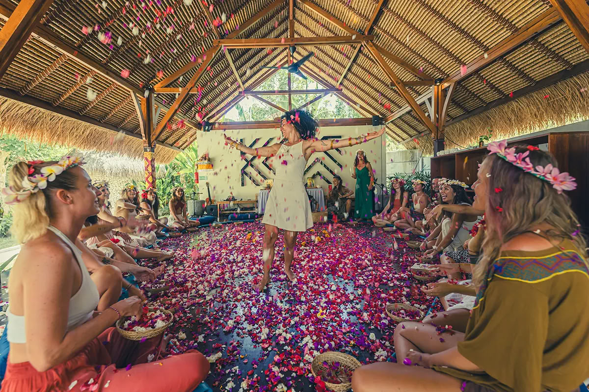 Lucidflow 100h von 300h YTT - Yoga Teacher Training Bali