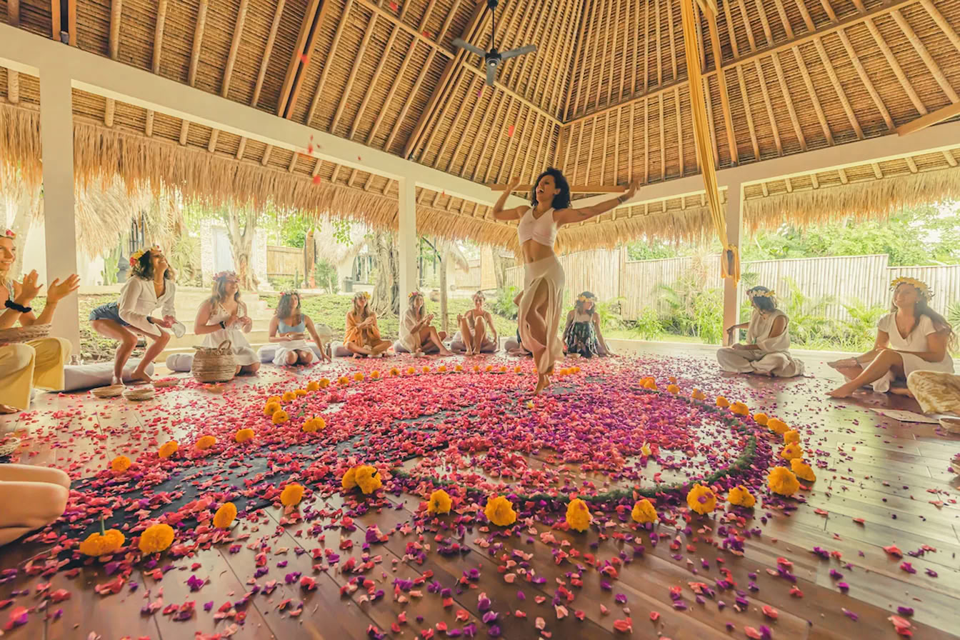 Lucidflow 100h von 300h YTT - Yoga Teacher Training Bali