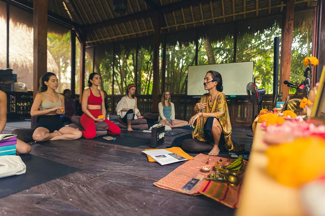 Lucidflow 100h von 300h YTT - Yoga Teacher Training Bali
