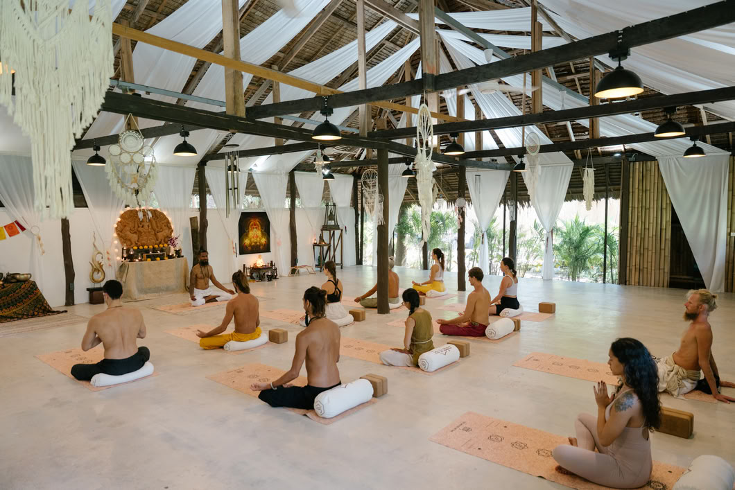 200-Stunden/300-Stunden Hybrid Yoga Teacher Training – 11. Aug. – 20. Aug. 2026