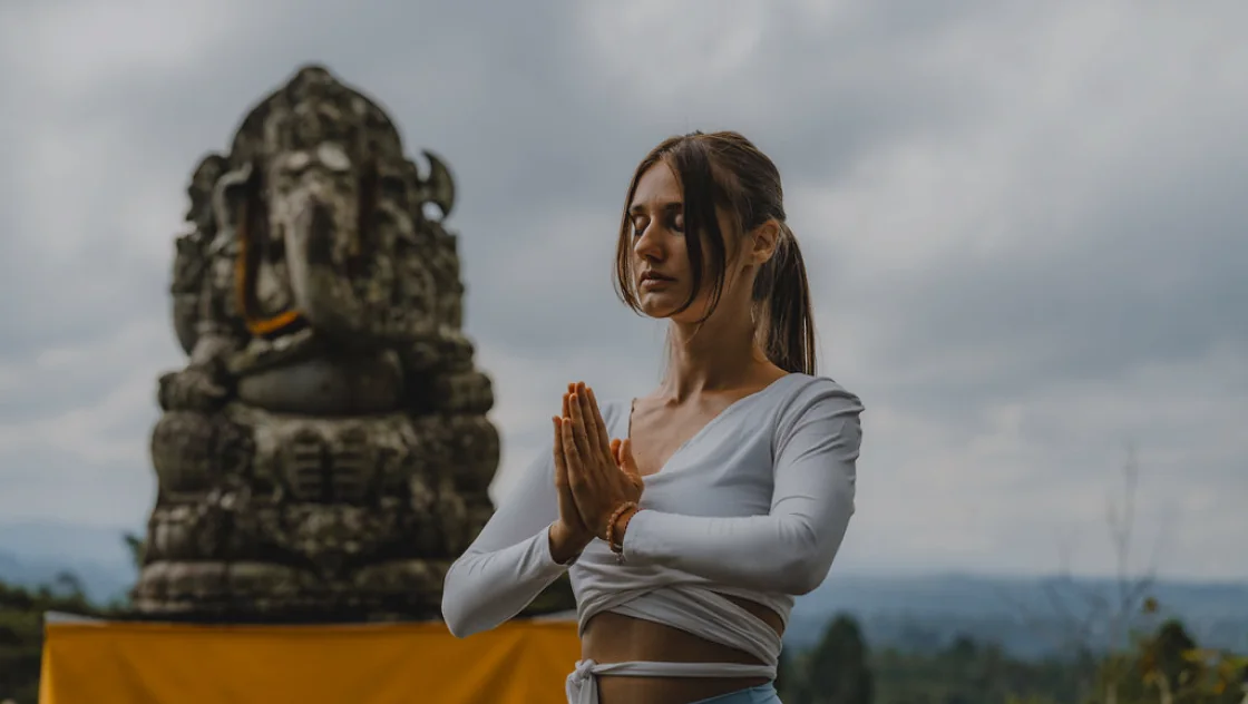 200-Stunden/300-Stunden Hybrid-Yoga-Lehrer*innen-Ausbildung – 24. Aug. – 6. Sep. 2026