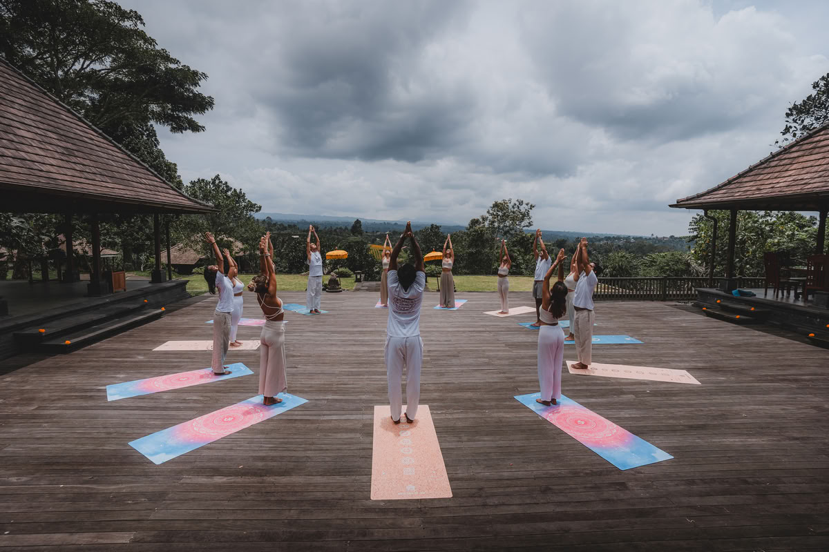 200-Stunden/300-Stunden Hybrid Yoga Teacher Training – 26. Nov. – 9. Dez. 2026