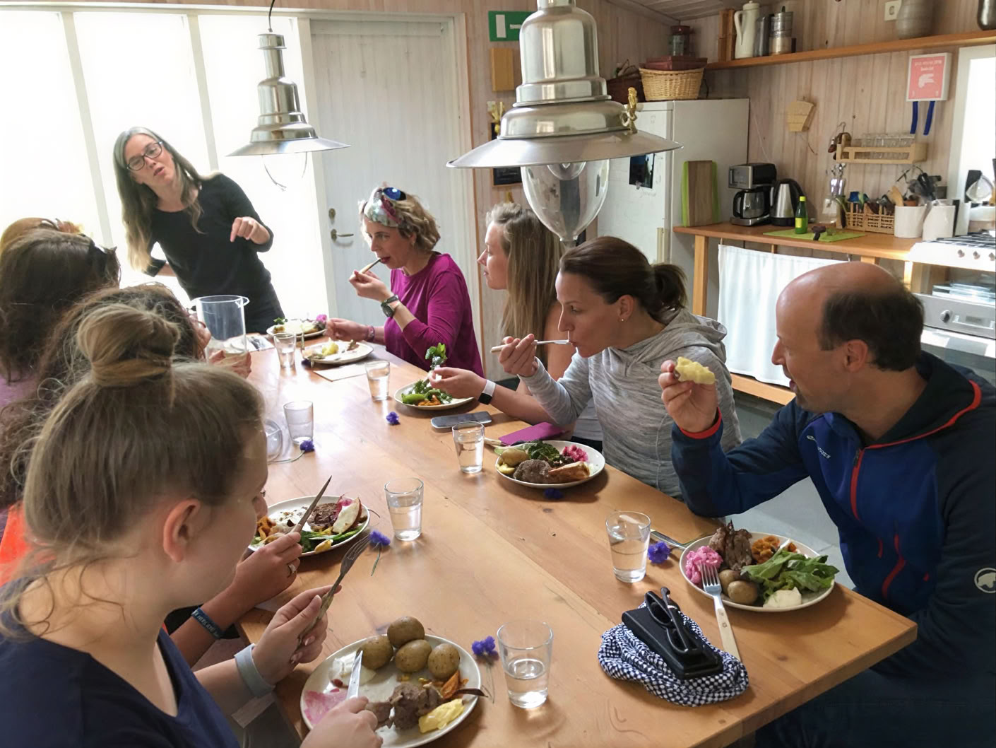 Yoga & Wandern Midnightsun Retreat in Island – Daten 2025