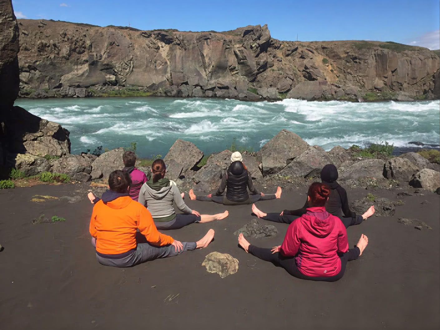 Yoga- & Wander-Retreat Mitternachtssonne in Island – Termine 2026