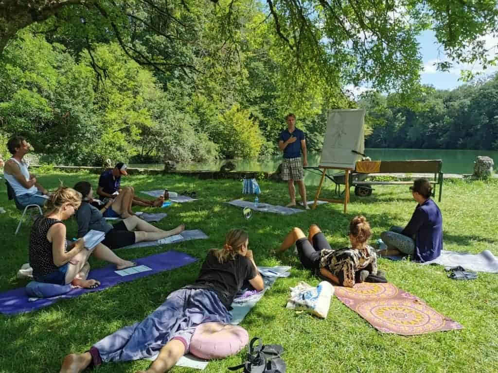 Yoga und Gehmeditation