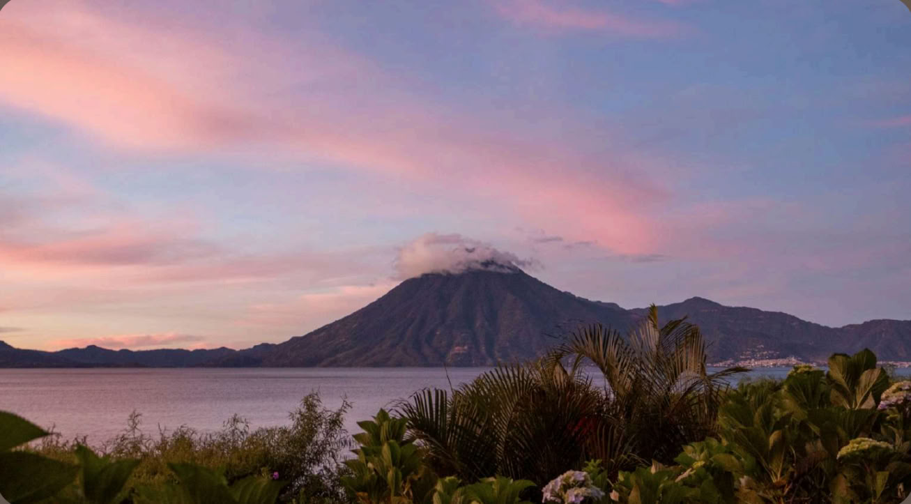 Reconnect Yoga-Retreat: Friendsgiving-Edition / Shelly Mamo und Lesley Leake — Villa Sumaya