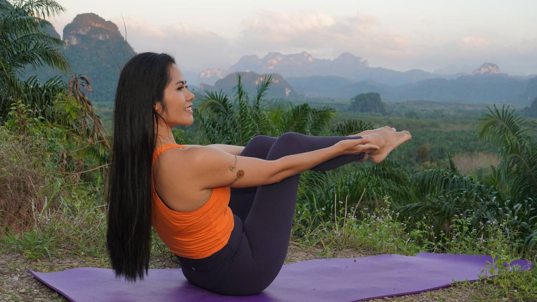 Gruppenklasse: Sunset Yoga + Singing Bowls Sound Bath