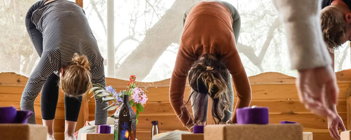 Yoga-Challenge im Freien Retreat für Männer