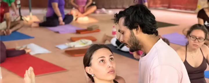 500-Stunden-Yoga-Lehrer-Ausbildung in Kerala – 3. Okt. – 26. Okt. 2026