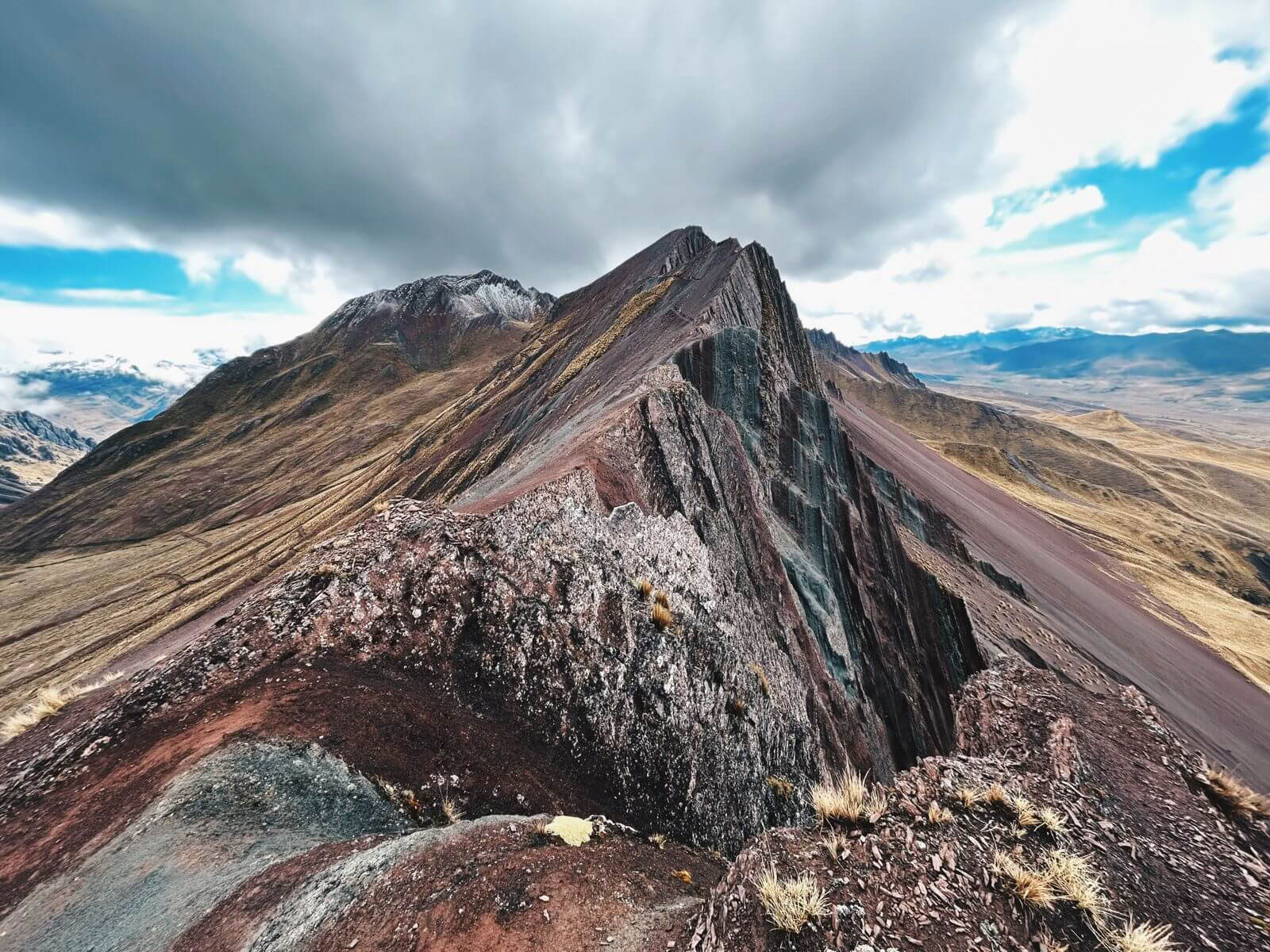 Trekking zu den antiken Ruinen von Waqrapukara (Ganztägig)