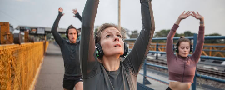 Yoga auf der Brücke