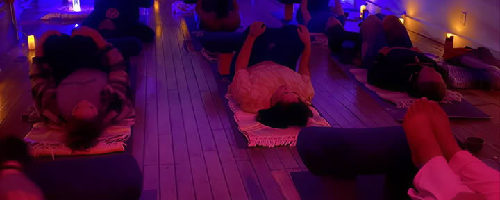 Restoratives Yoga bei Kerzenschein (Samantha)