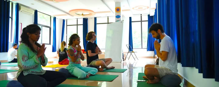 Pränatale & Postnatale Yoga-Lehrerausbildung in Rishikesh, Indien